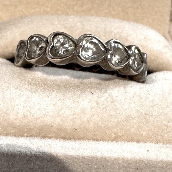 ✨ Beautiful Vintage .925 Sterling Silver and Pave Crystal Heart Eternity Ring - Picture 16 of 16